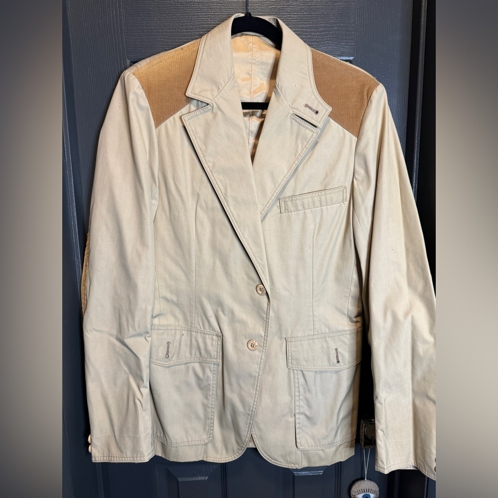 Vintage blazer size 38 Lobo by Pen West in Portland Oregon.  Some damage…​​​